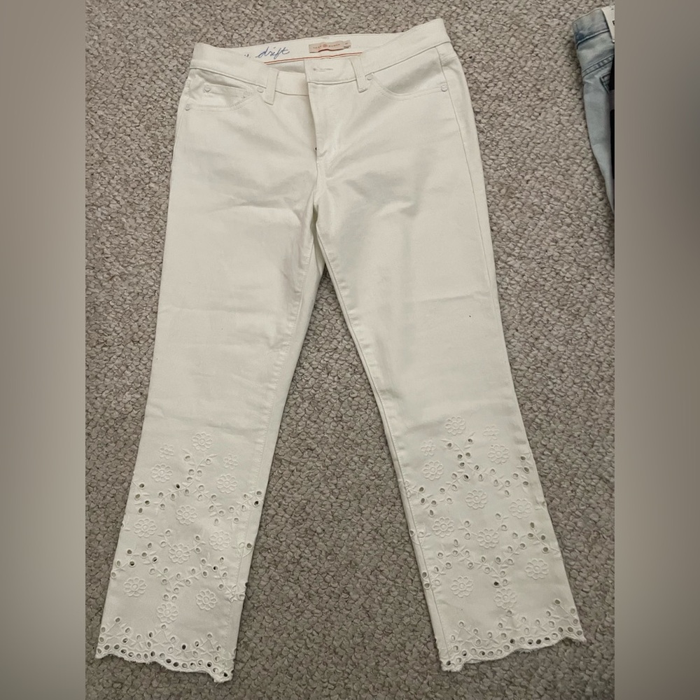 White Keira Tory Burch Eyelet Embroidered
Cropped Denim Jeans